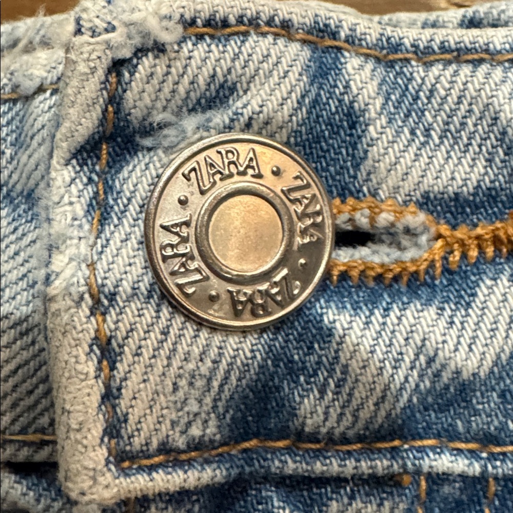 Zara High Rise Light Wash Denim Mom Shorts Size 6 EUR 38 - Picture 3 of 5